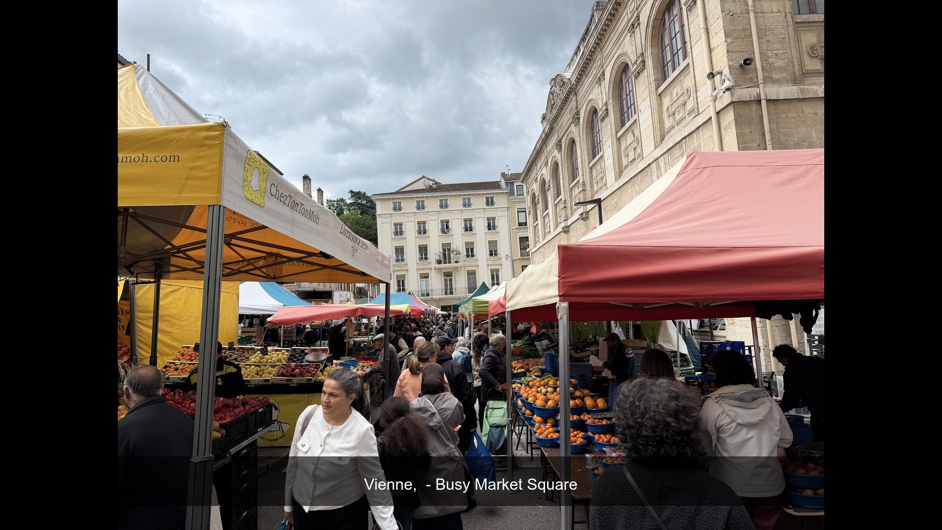 2026-05-16_IMG_4831_Busy_Market_Squ.jpg