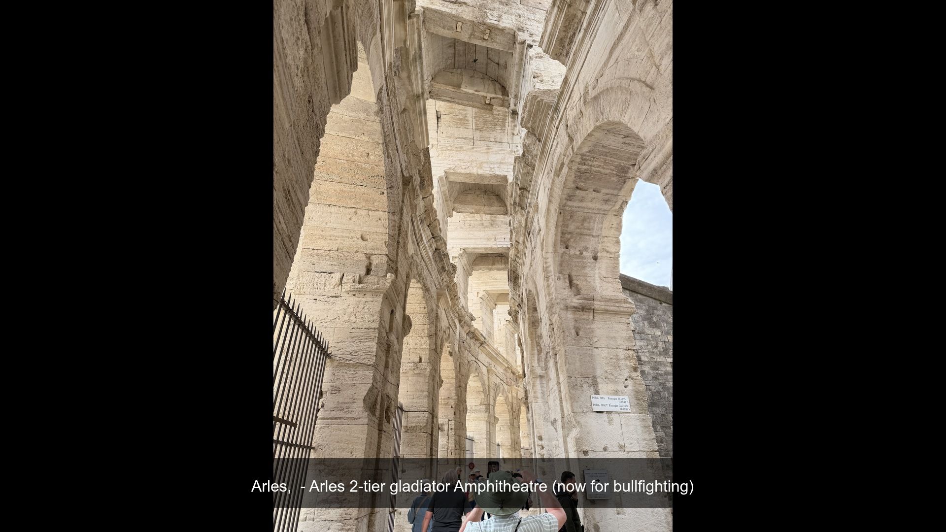 2026-05-19_IMG_5020_Arles_2-tier_gl.jpg