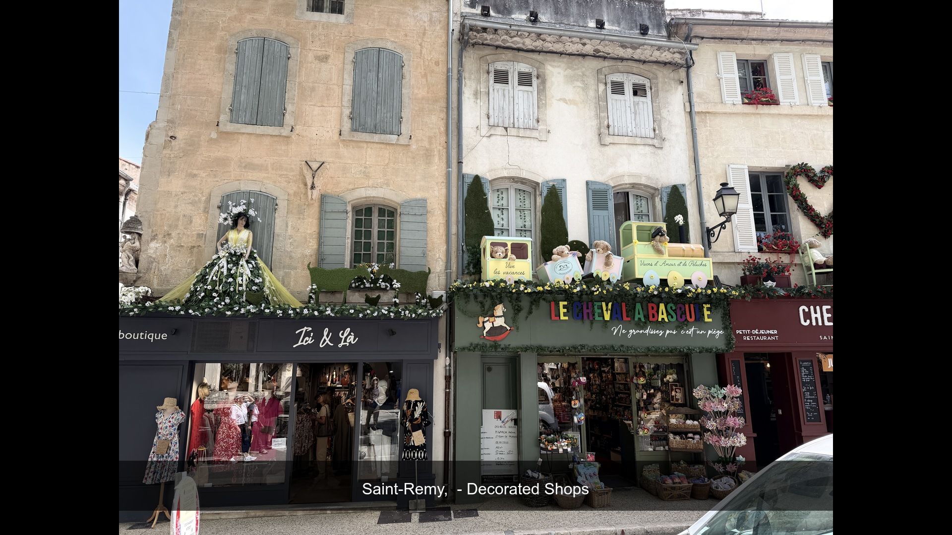 2026-05-21_IMG_5194_Decorated_Shops.jpg