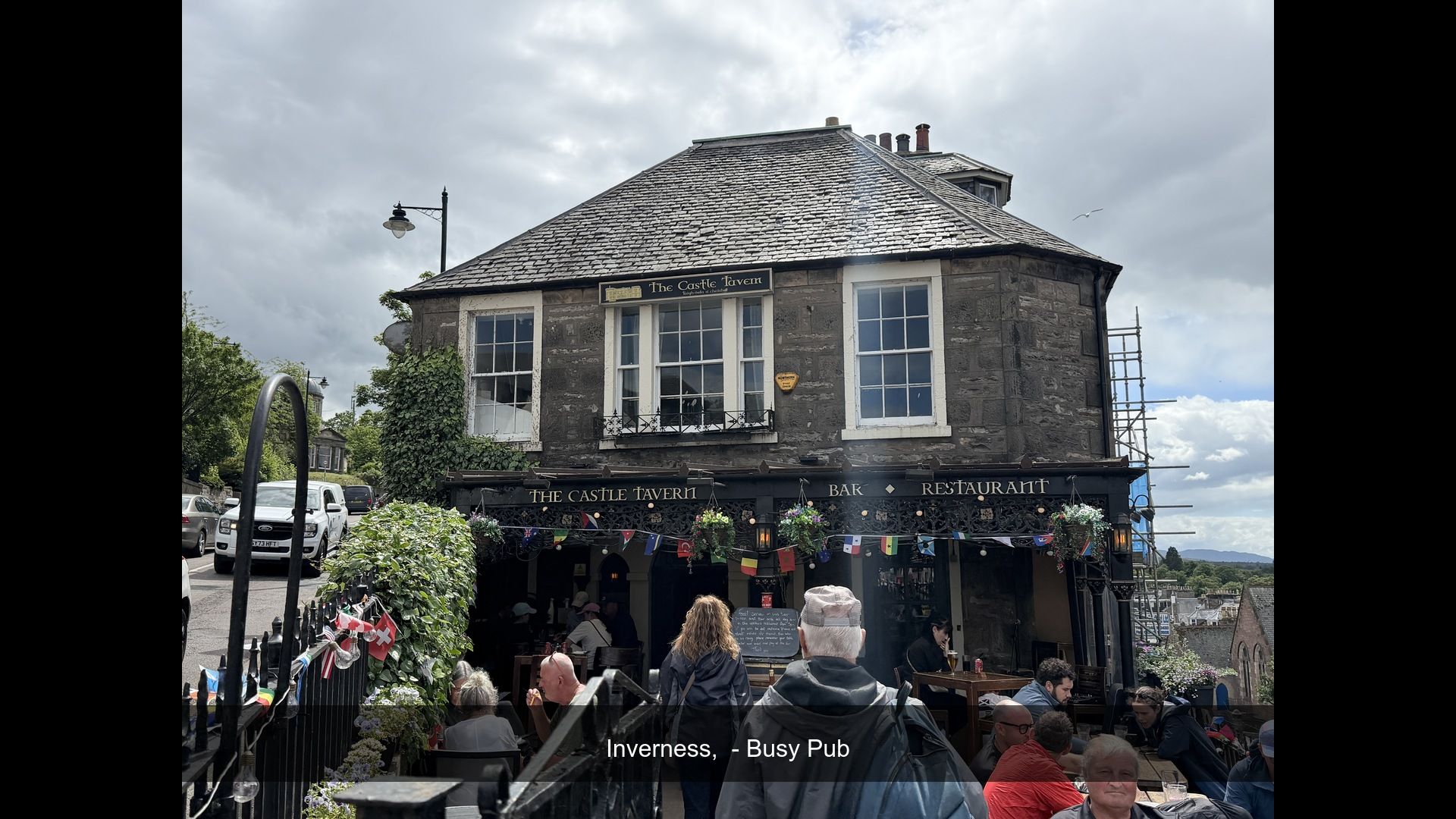 2026-06-28_IMG_6472_Busy_Pub.jpg